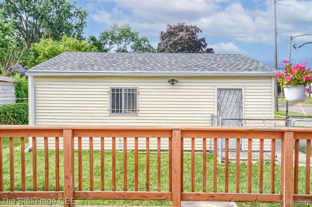 802 W HEMPHILL Road, Flint, MI 48507 — Photo 6