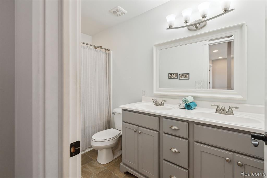 8585 ASHLAND, Freeland, MI 48623 — Photo 25