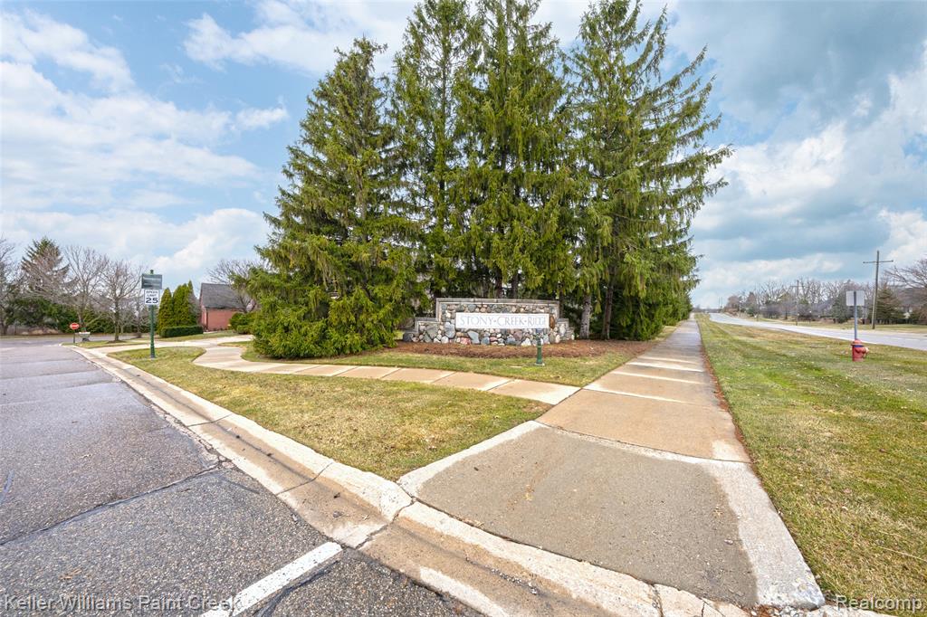 247 Glenmoor Drive S, Rochester, MI 48307 — Photo 57