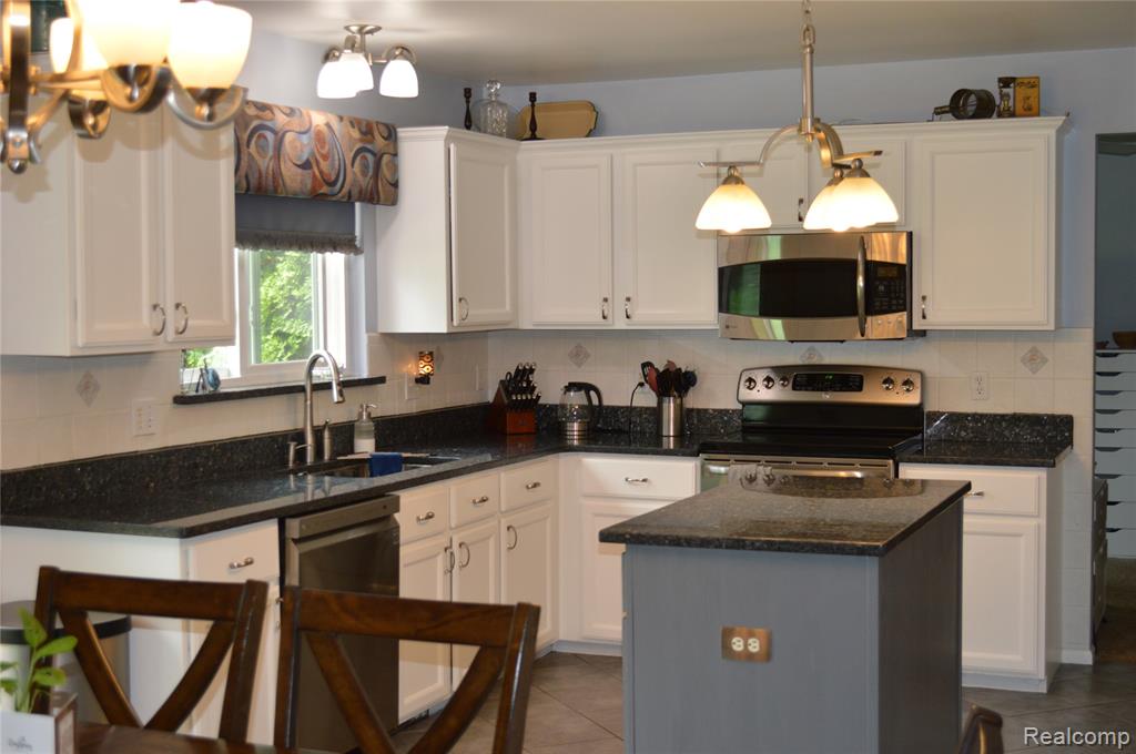 5708 Berwick Court, Clarkston, MI — Photo 8