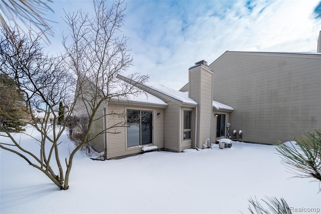 705 Preston Court, Rochester Hills, MI 48307 — Photo 2