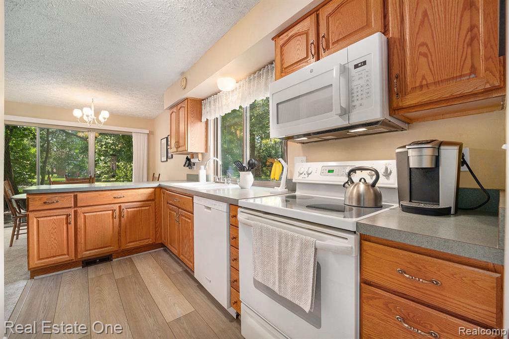 772 RANDALL Drive, Troy, MI 48085 — Photo 16