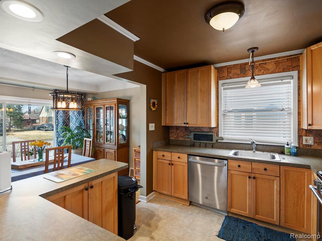 721 HELENE Avenue, Royal Oak, MI 48067 — Photo 7