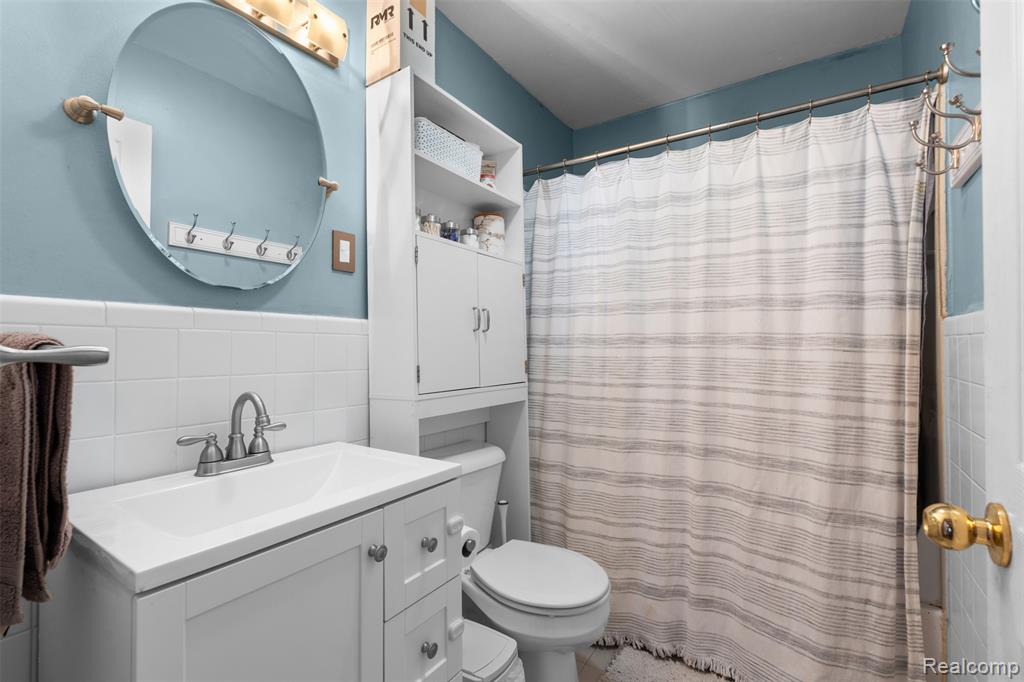 592 E Dallas Avenue, Madison Heights, MI 48071 — Photo 16