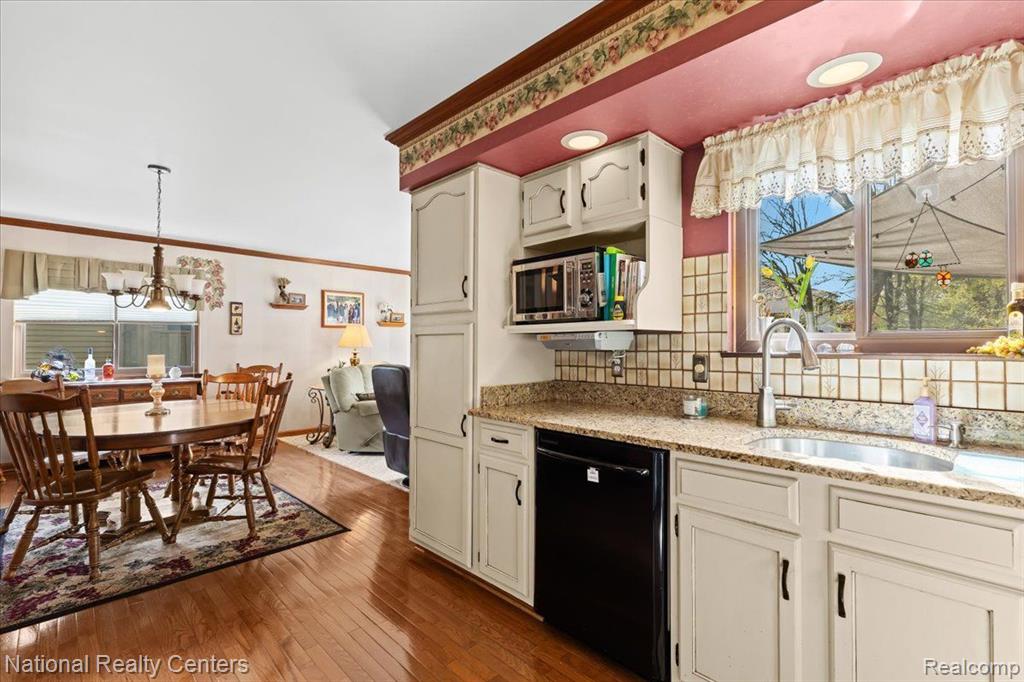 1018 FAIRWAY TRAILS Drive, Brighton, MI 48116 — Photo 14