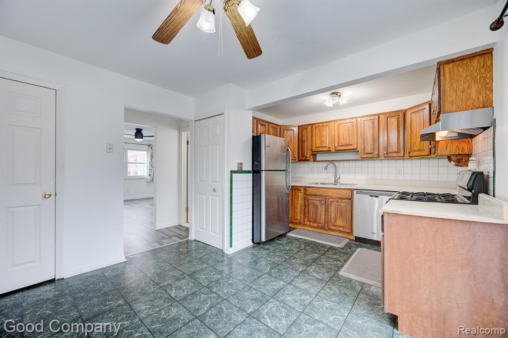 45756 KENSINGTON Street, 319, Utica, MI 48317 — Photo 10