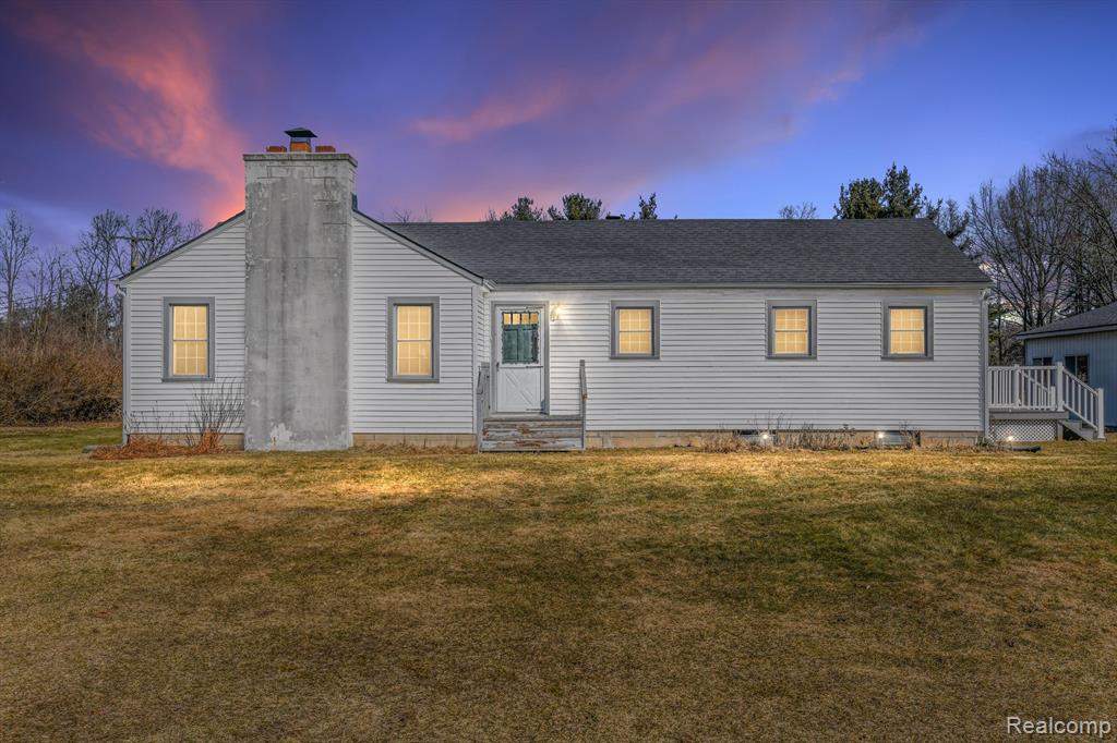 850 W MAPLE Road, Milford, MI 48381 — front exterior