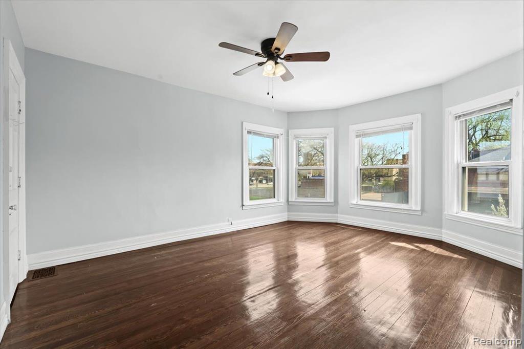 50 TAYLOR Street, Detroit, MI 48202 — Photo 22