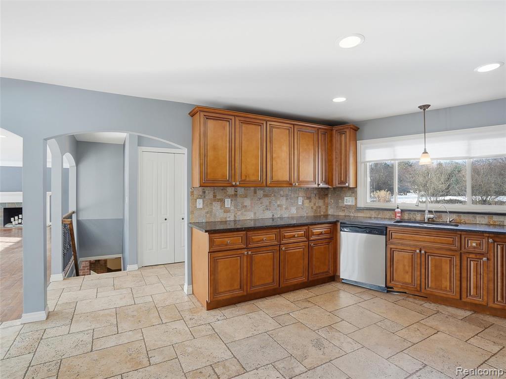 29750 Bristol Lane, Bingham Farms, MI 48025 — Photo 7