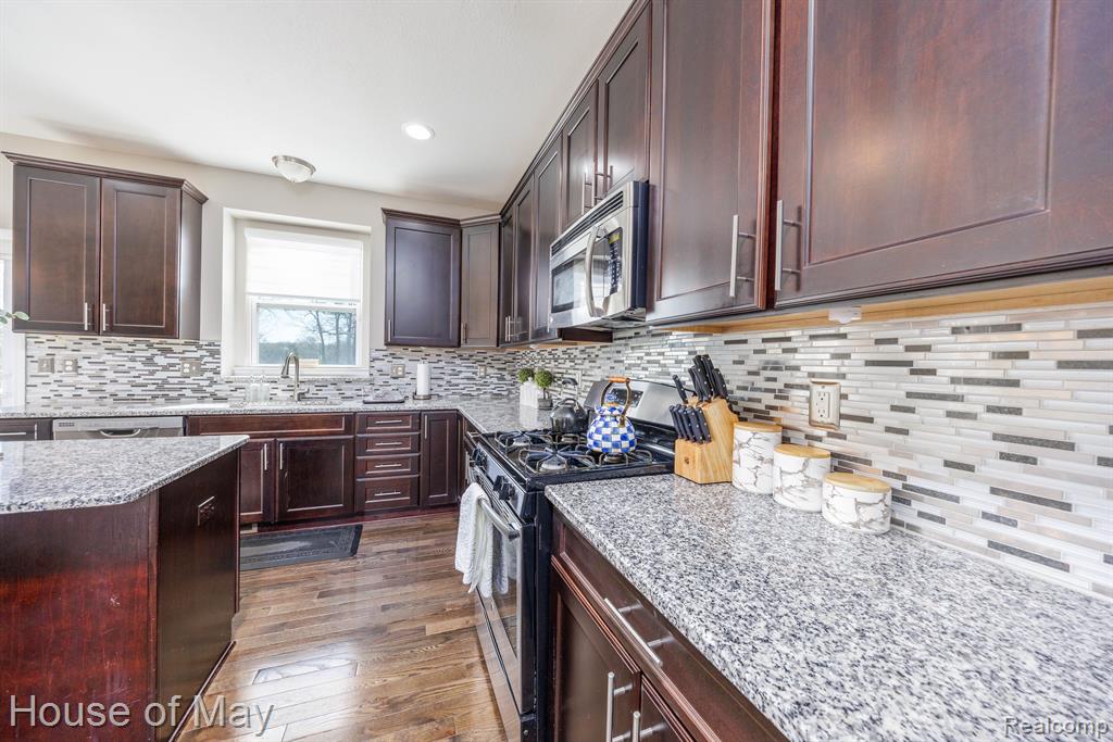 5312 VINEYARD Street, Commerce Twp, MI 48382 — Photo 8