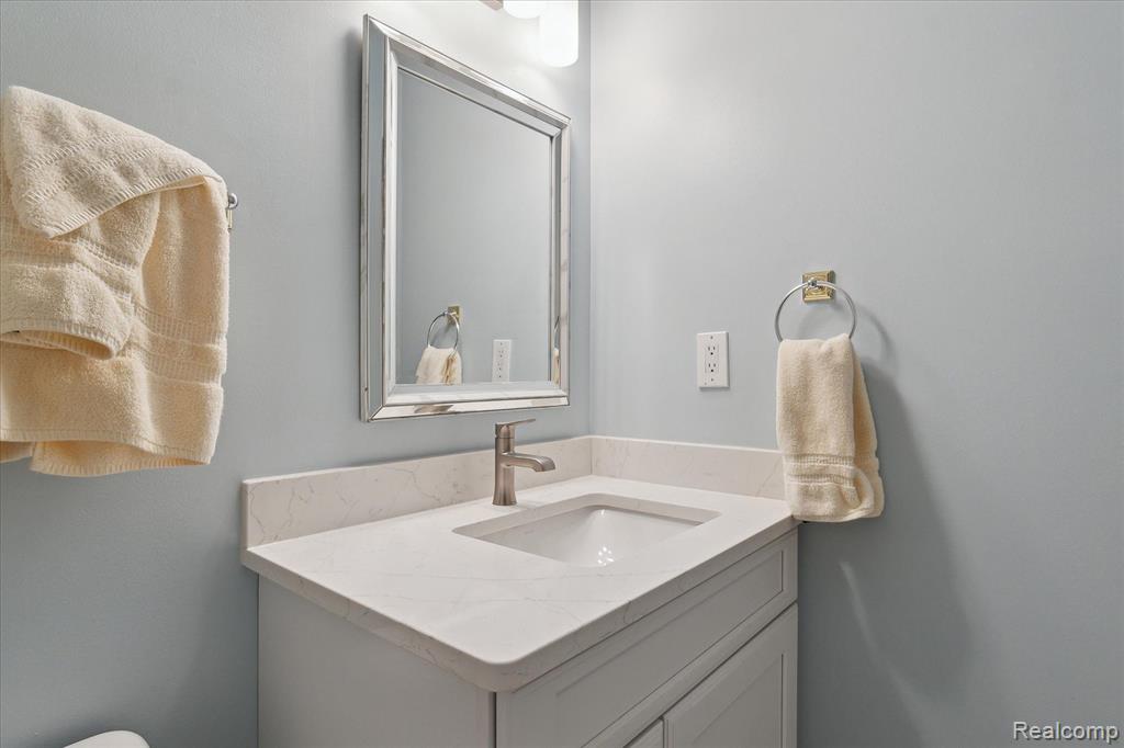 39472 EDGEWATER Drive, Northville, MI 48168 — Photo 23