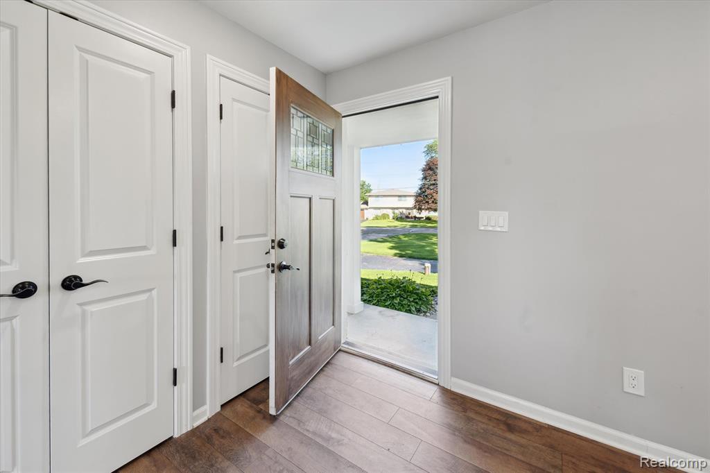 5100 Surfwood Drive, Commerce Twp, MI 48382 — Photo 6