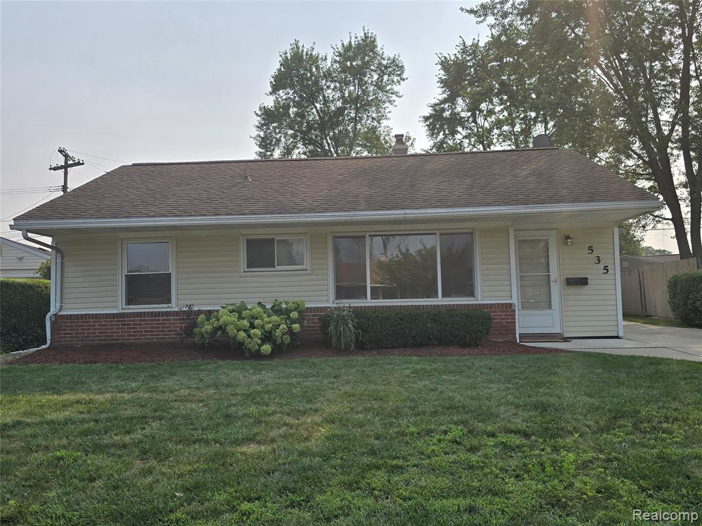 535 Lytle Place, Garden City, MI — Photo 2