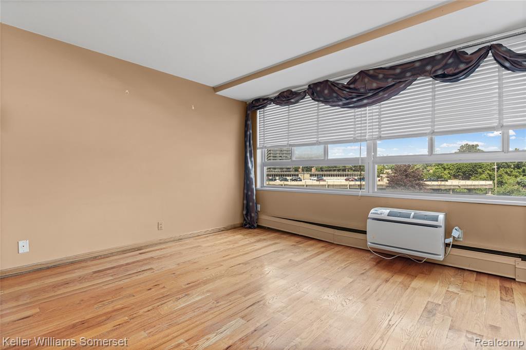 8900 Jefferson Avenue, 204, Detroit, MI 48214 — Photo 19