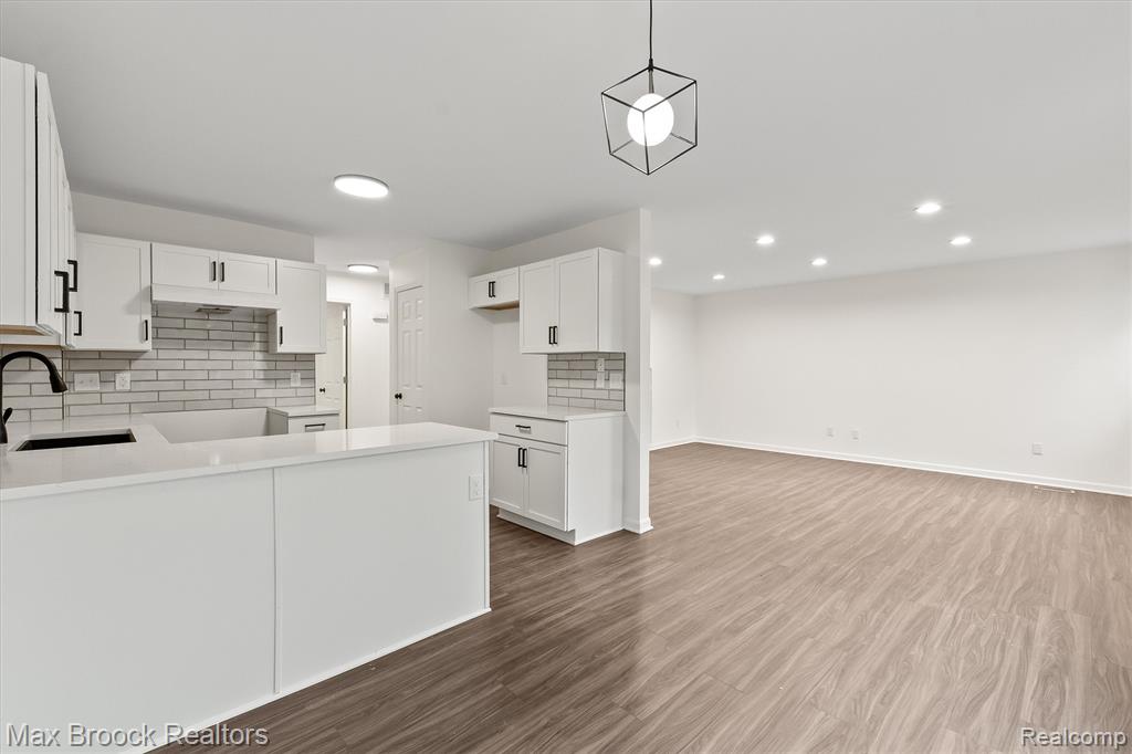 24530 Pineview Street, Oak Park, MI 48237 — Photo 11