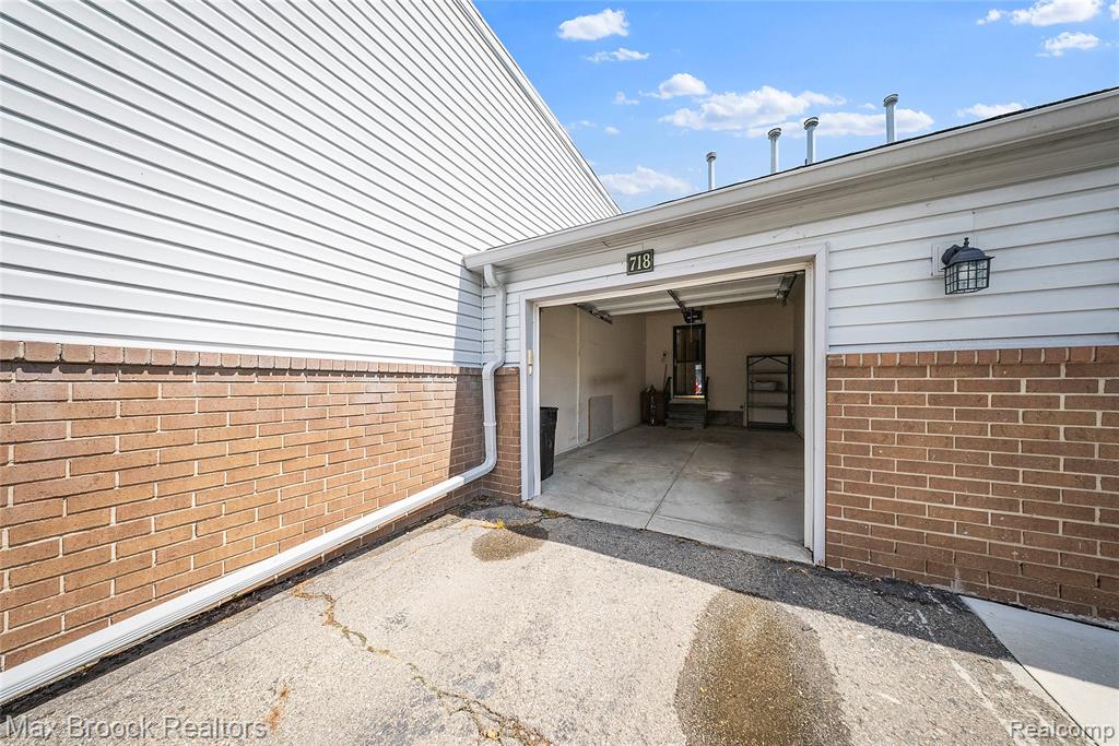 718 Claire Pointe Drive, 17, Saint Clair Shores, MI 48081 — Photo 22