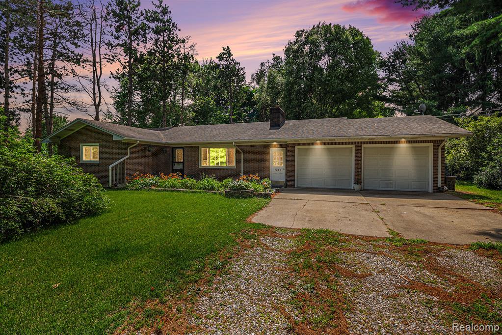 7047 BIRCHWOOD Drive, Mount Morris, MI 48458 — Photo 2