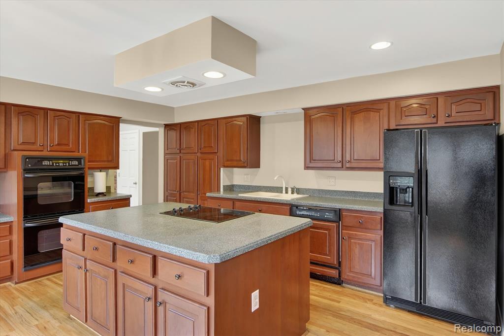 5447 Lahser Road, Bloomfield Hills, MI 48304 — Photo 17