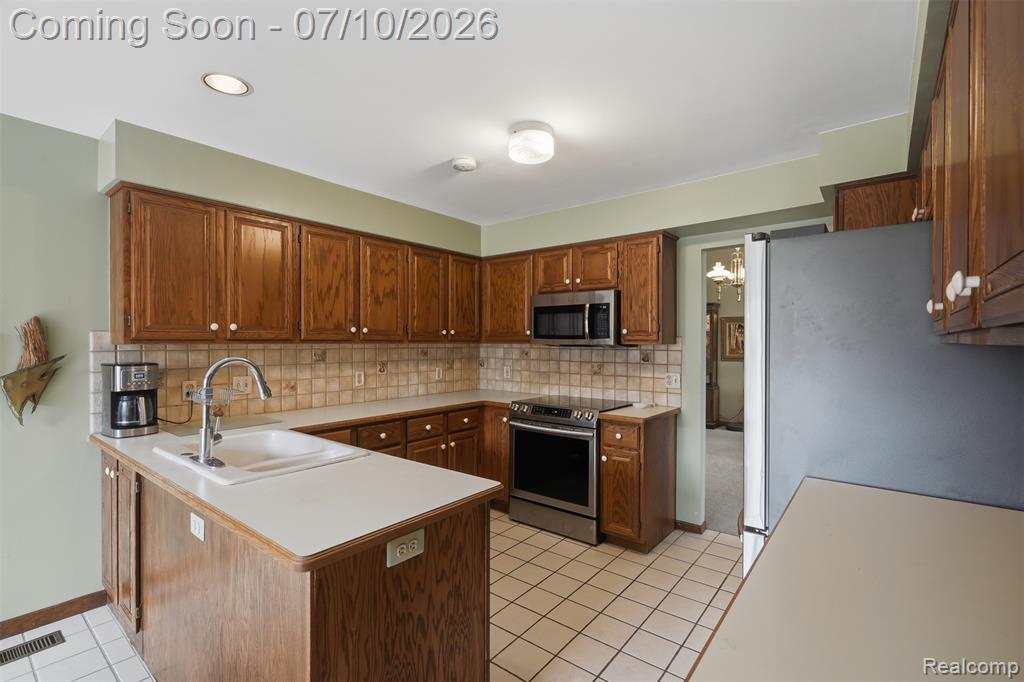 42675 Christina Drive, Sterling Heights, MI 48313 — Photo 14