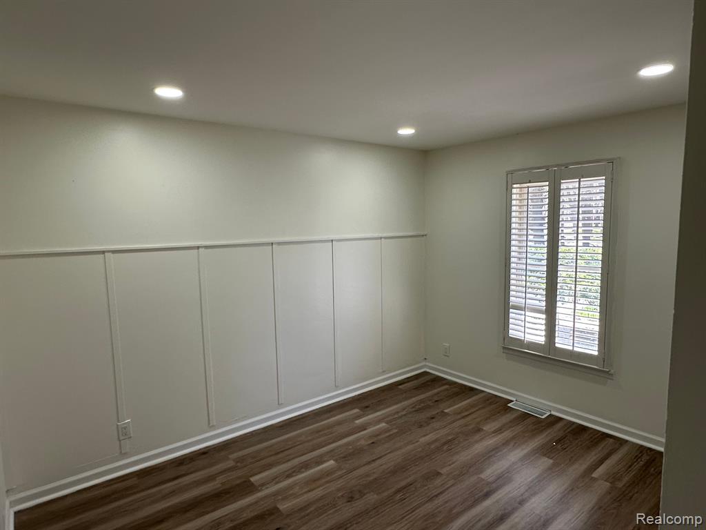 9615 WOODLAND COURT, Ypsilanti, MI 48197 — Photo 12