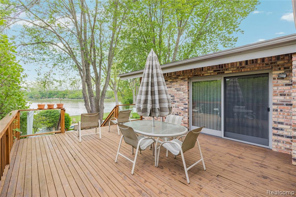4700 S Valleyview Road, West Bloomfield, MI 48323 — Photo 43
