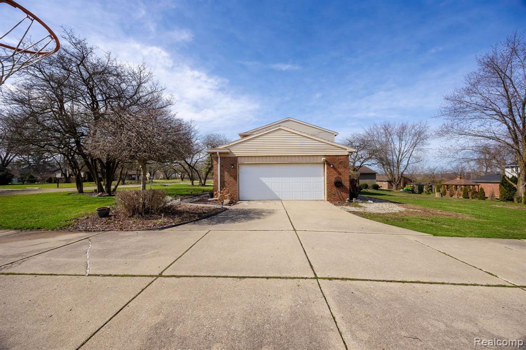 9722 BLAUVELT Drive, Grosse Ile, MI 48138 — Photo 6