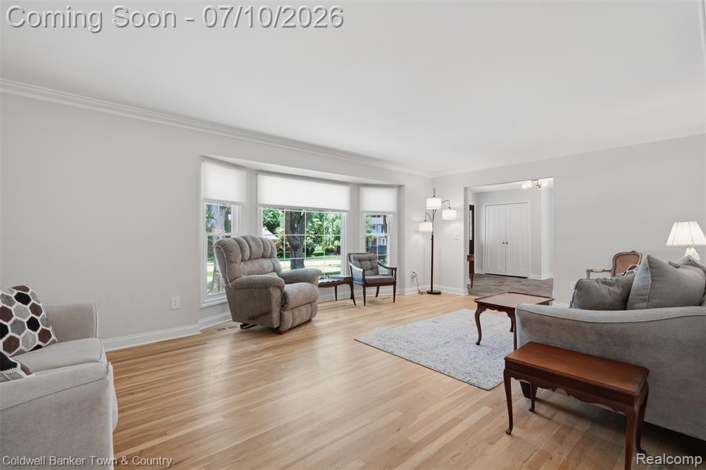 4301 Macqueen Drive, West Bloomfield, MI 48323 — Photo 9