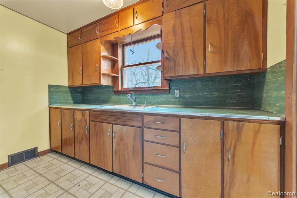 310 WOOD Street, Stockbridge, MI 49285 — Photo 38