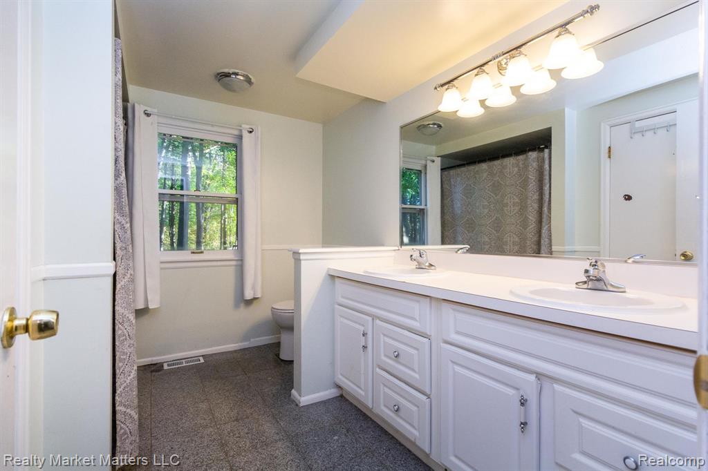 7505 Falling Leaf Court, Flushing, MI 48433 — Photo 20