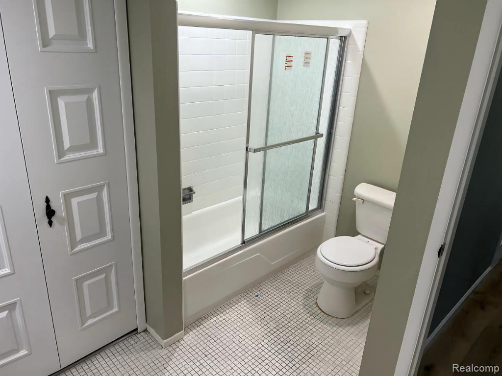 29600 CITY CENTER Drive, 4, Warren, MI 48093 — Photo 17