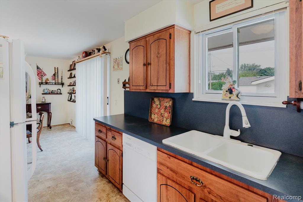 8949 Shannon Drive, Sterling Heights, MI 48314 — Photo 8