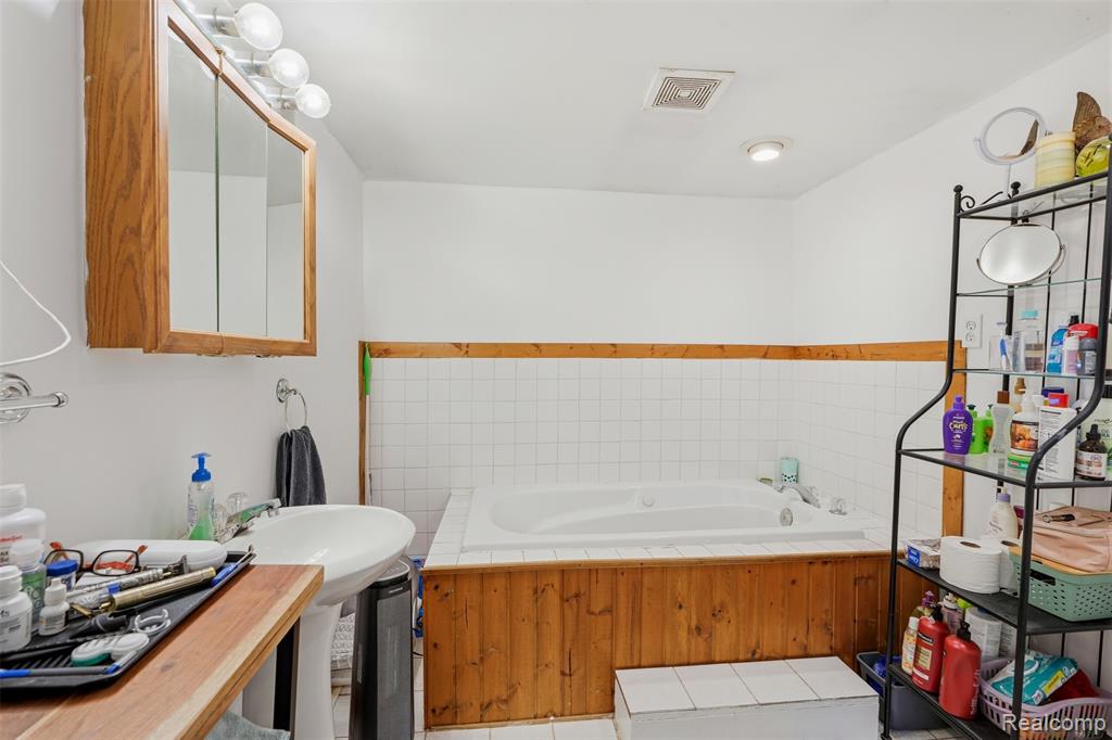 8732 Kinch Road, Jackson, MI 49201 — Photo 23