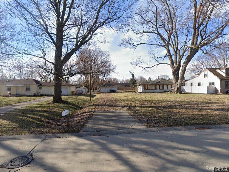 5610 Noll Street, Sterling Heights, MI 48310 — front exterior