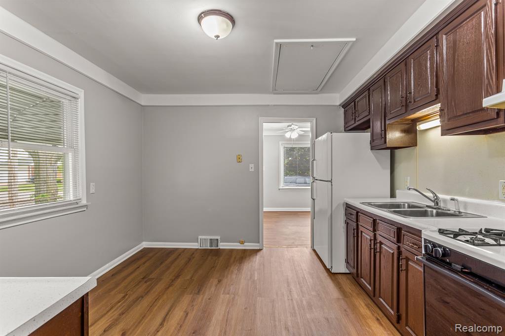 8306 HELEN, Center Line, MI 48015 — Photo 11