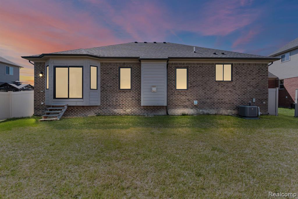 49626 MANISTEE Drive, Chesterfield, MI 48047 — Photo 35