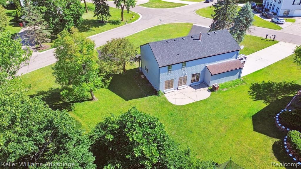 5262 Kingsfield Drive, West Bloomfield, MI — Photo 2