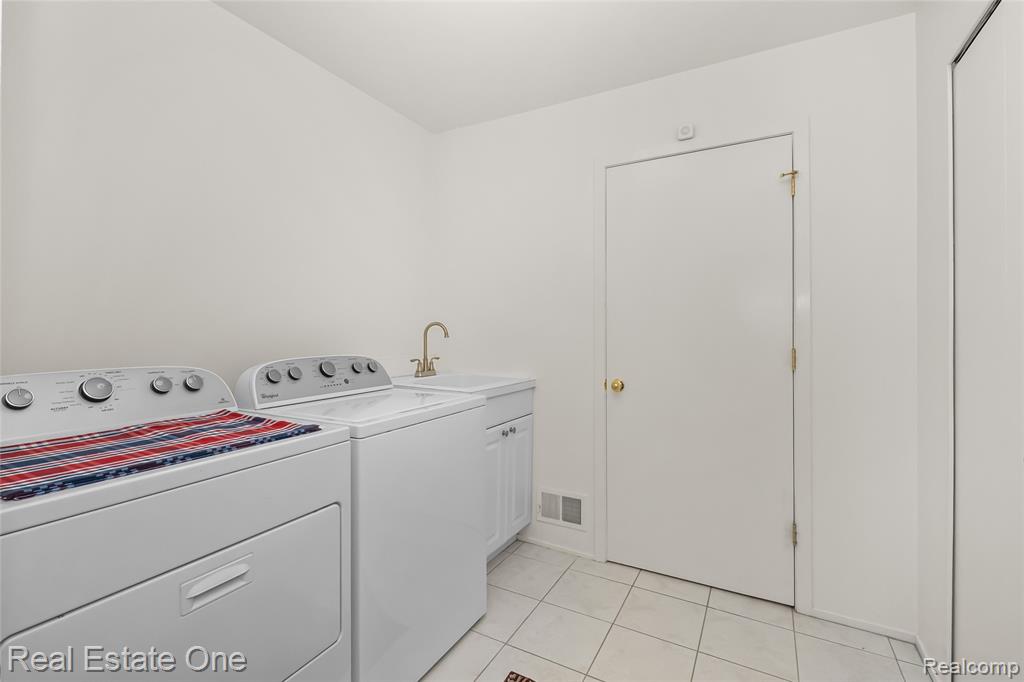 367 N Oak Drive, Commerce Twp, MI 48390 — Photo 19