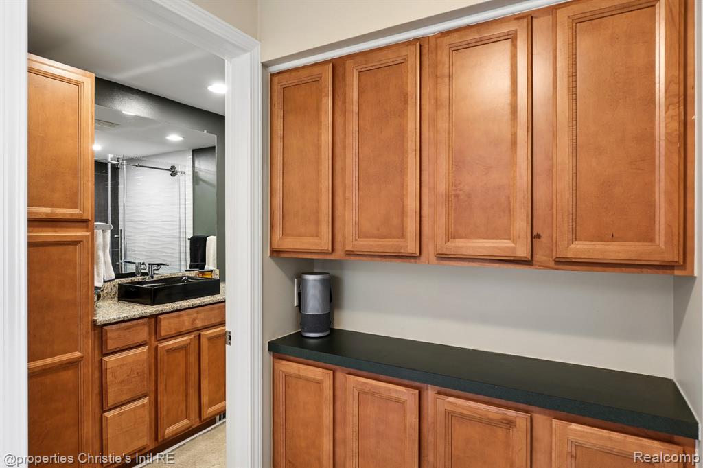 1927 Pembridge, Detroit, MI 48207 — Photo 10