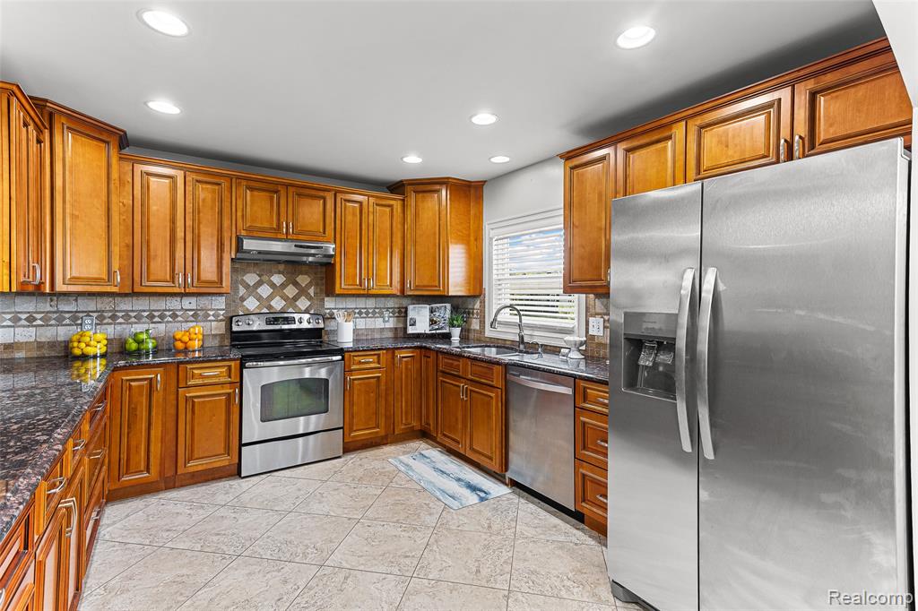 23364 Clark road Road, Belleville, MI 48111 — Photo 12