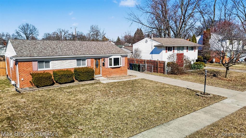 8451 Doncaster Drive, Sterling Heights, MI 48312 — Photo 22