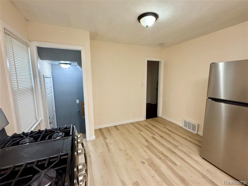 8719 CANYON Street, Grosse Pointe, MI 48236 — Photo 10