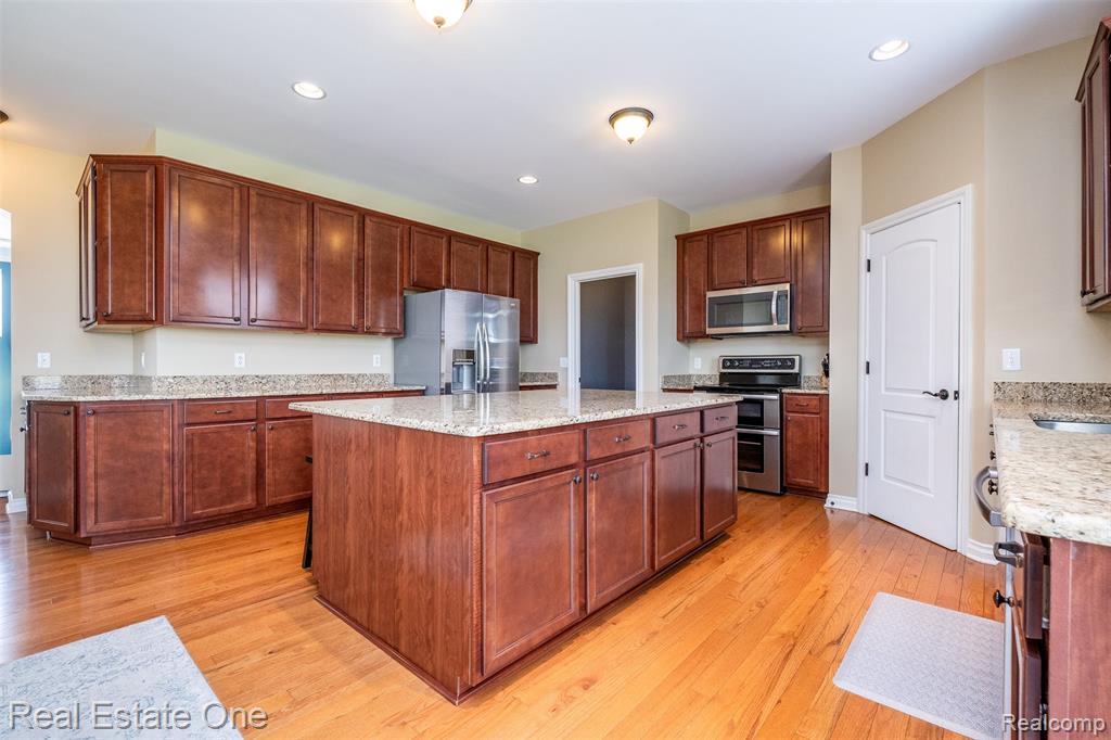 5947 Strawberry Circle, Commerce Twp, MI 48382 — Photo 26