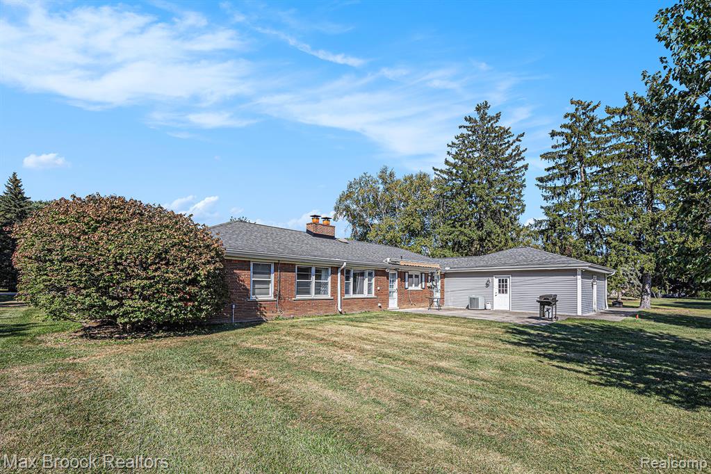 60 E Hurst Drive, Troy, MI 48085 — Photo 18