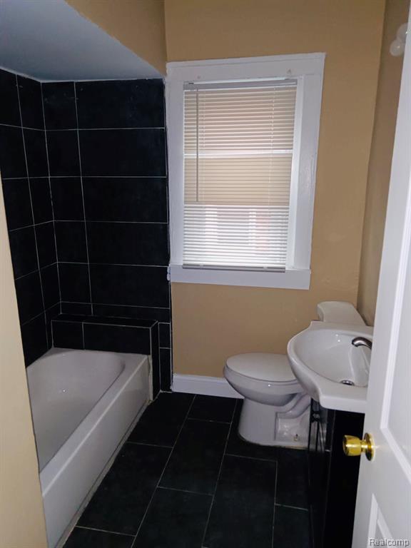 4215 DICKERSON Street, Detroit, MI 48215 — Photo 11