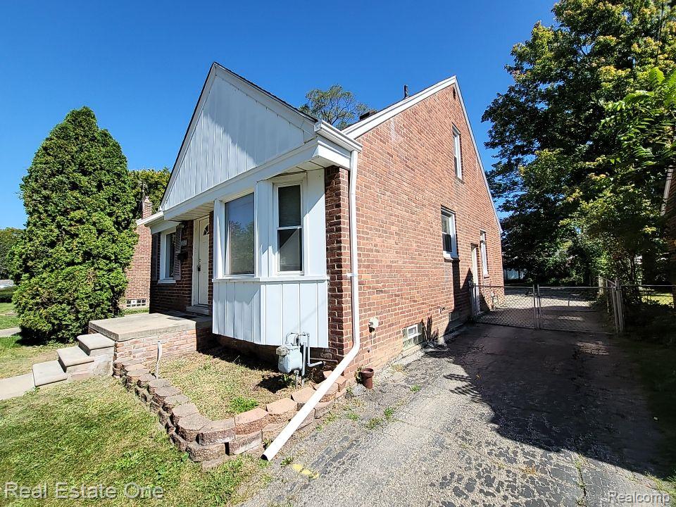 7732 DOLPHIN, Redford, MI 48239 — Photo 2