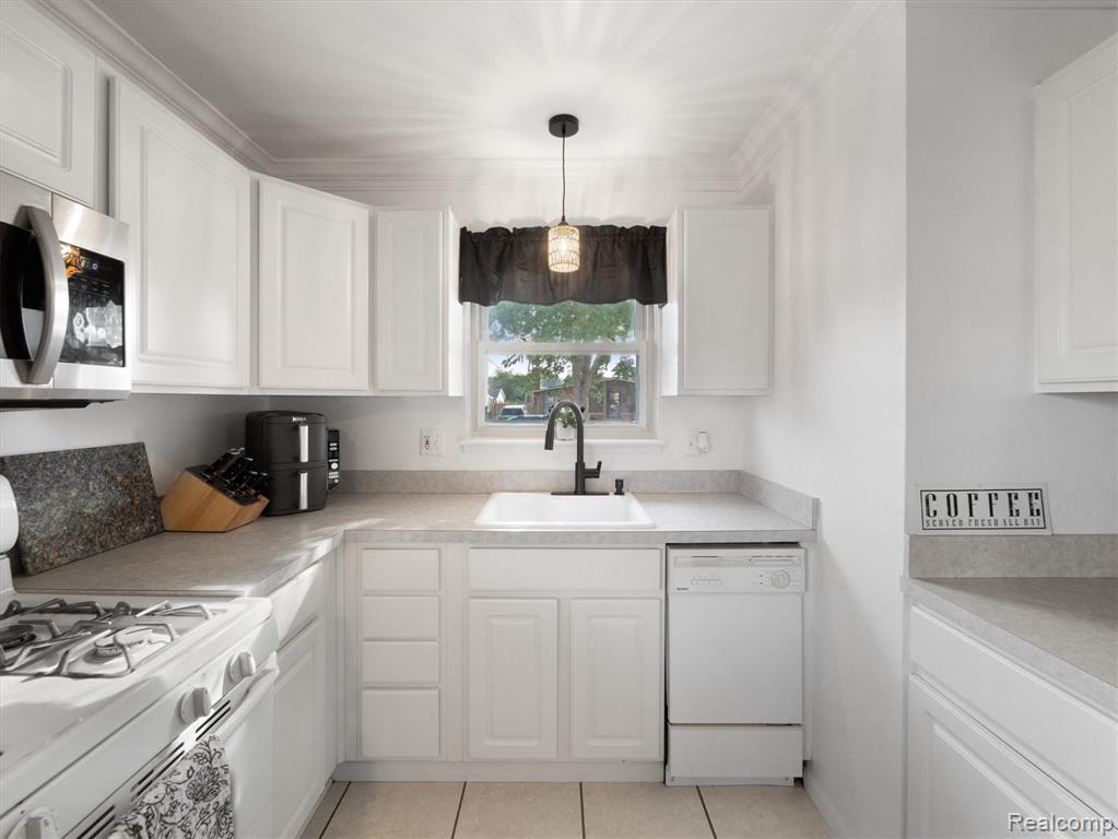 30083 Lisch Street, Gibraltar, MI — Photo 18