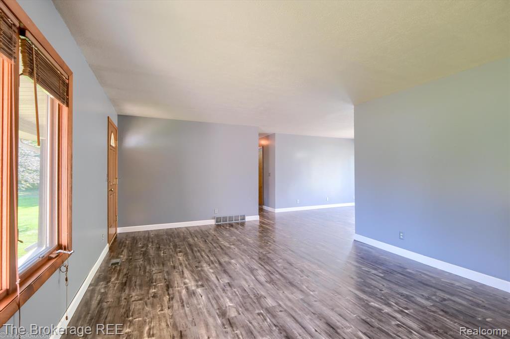 5495 E Coldwater Road, Flint, MI 48506 — Photo 13