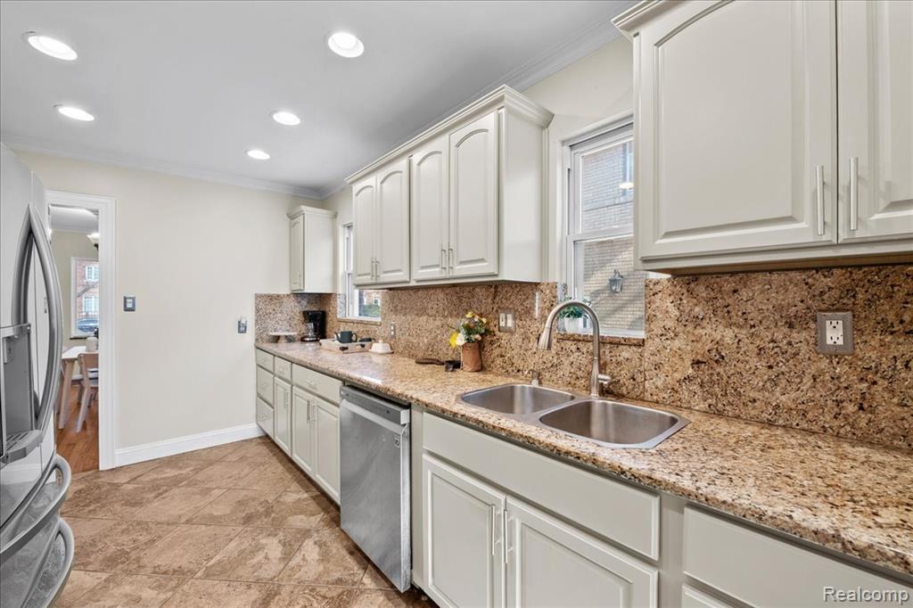 4323 Kensington Avenue, Detroit, MI 48224 — Photo 18