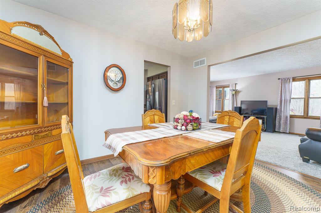 6300 VICTORIA Court, Fenton, MI 48430 — Photo 21