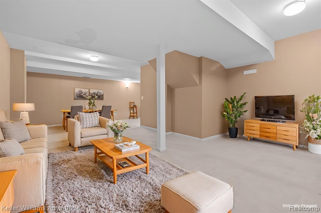 2527 PINE Drive, Wixom, MI 48393 — Photo 27